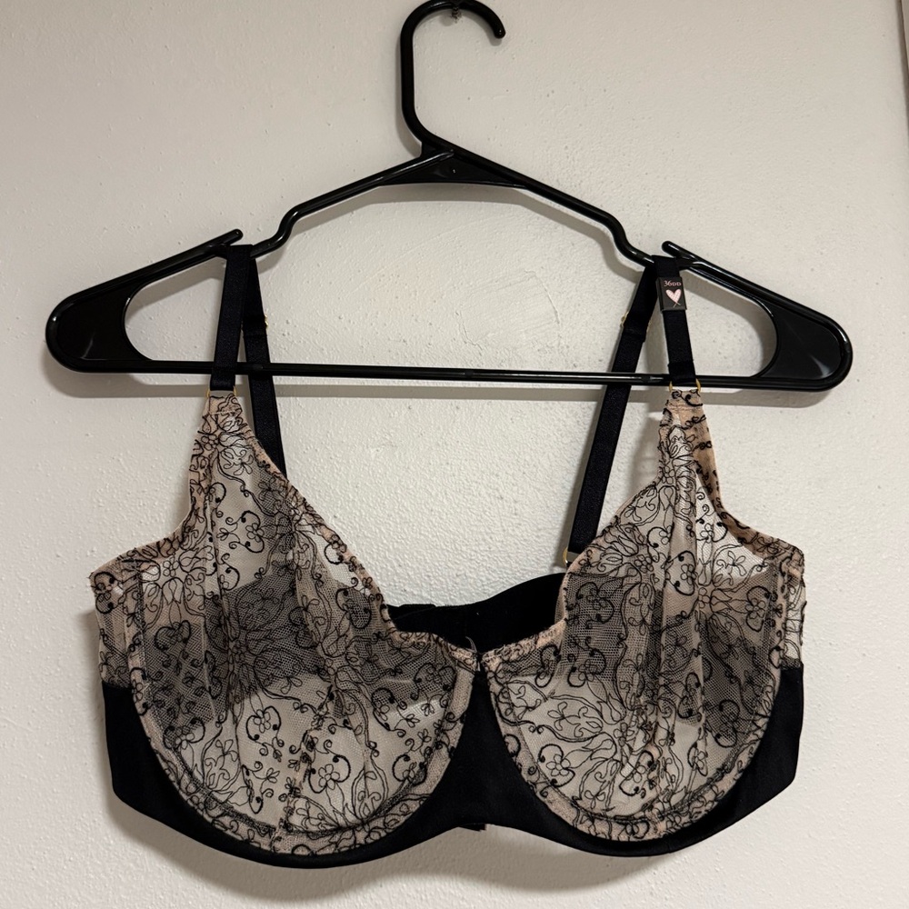 Victoria’s Secret NWT Sheer Bra 36DD
